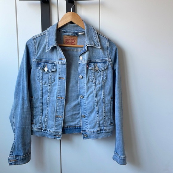 Woman’s Levi’s original trucker jacket - Picture 2 of 5